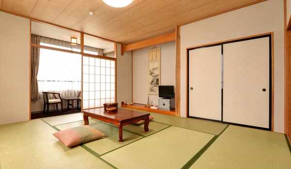 *和室10畳（客室一例）/畳のお部屋でのんびりとお寛ぎください。