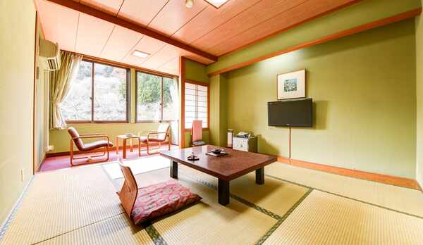 *【和室一例】落ち着きのある畳のお部屋で、ゆっくりとおくつろぎください。