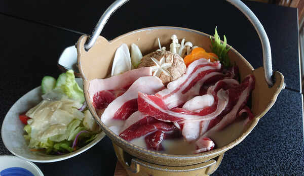 夕食　ジビエ鍋