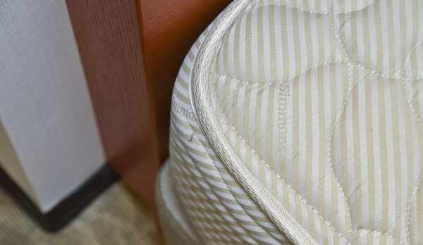 *【部屋設備】当館はシモンズ社製ベッドを導入しています。