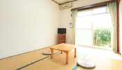 【和室6畳】波の音を聞きながら、のんびり島時間をお楽しみ下さい。