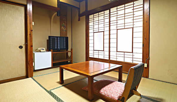 ■【4.5畳】懐かしい和風旅館の趣あるお部屋でゆっくりとお寛ぎ下さい