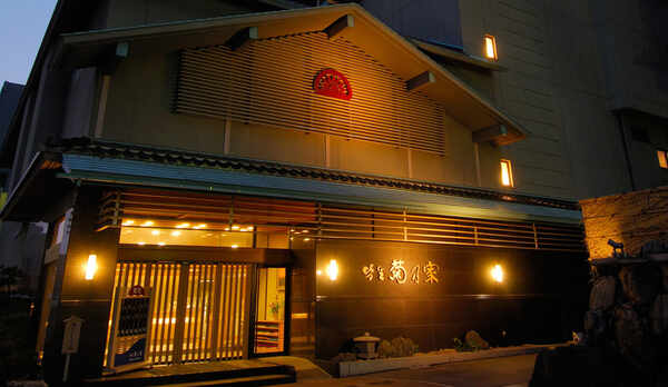 夜のエントランス