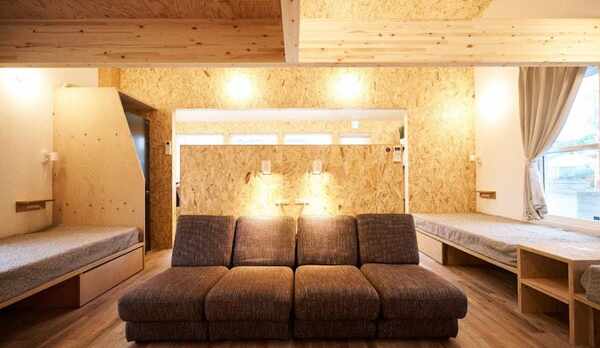 TV前のスペアのソファベッド。