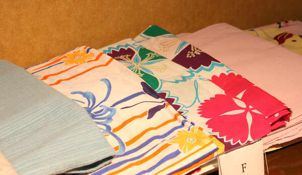 女性にはうれしい選べる色浴衣