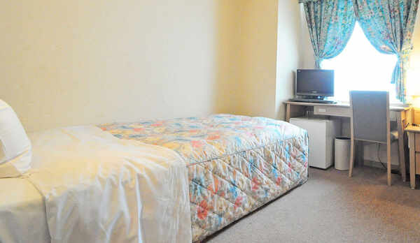 【シングル】全室、窓からは豊かな森を眺めることができます。