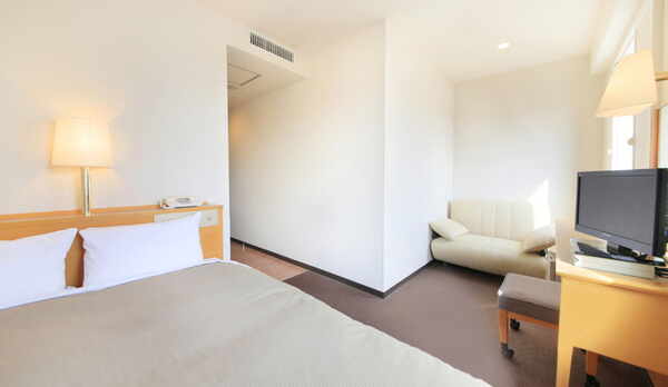 デラックスシングル 15平米 ベッド幅：140cm