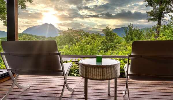 お部屋からは絶景の湯布院・そして由布岳が一望！日々の喧騒から離れのんびりお過ごし頂けます。