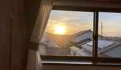 二階和室から見える夕日
