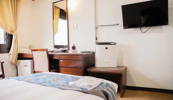 ・ツインルーム（喫煙）一例　3階のお部屋でシングルベッド2台ご用意しております。