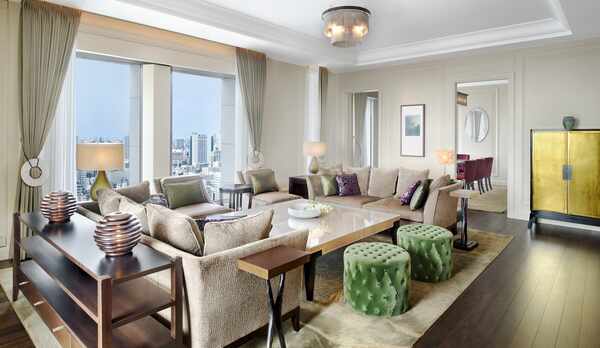 松スイート 142㎡（リビングルーム）