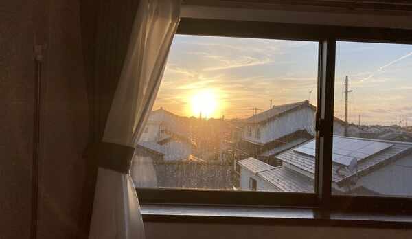 二階和室から見える夕日