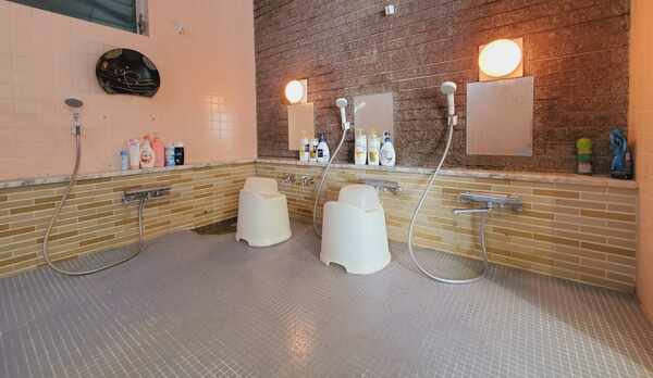 お風呂は空いている時に貸切でご利用ください。