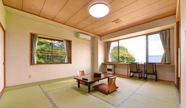 *和室10畳/柔らかな光の差し込む和室のお部屋です