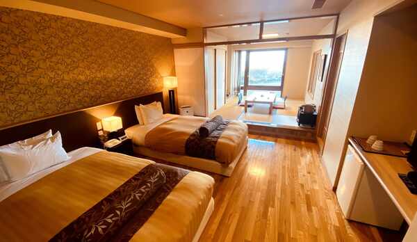 [紅梅・牡丹・菖蒲]：ツインルーム＋6帖和室