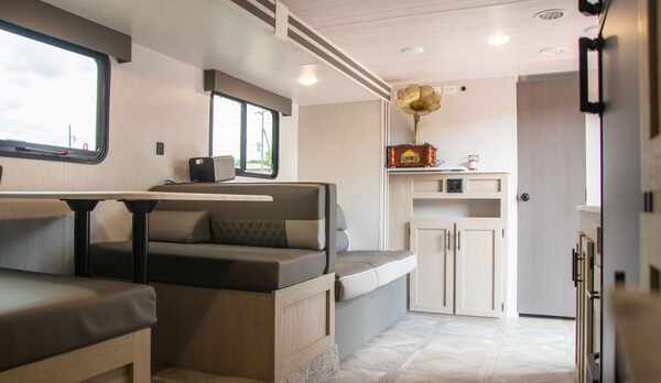 広々としたトレーラーハウスです