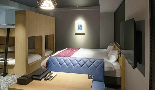 デラックスダブルA +ロフトベッド2台（41平米）最大6名