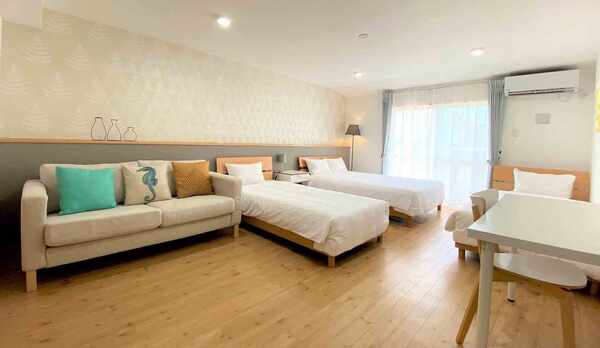 ・＜1F／禁煙ミックスールーム一例＞荷物を広げるスペースも十分ございます