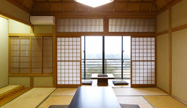 【茅ヶ岳側】12.5畳和室（広縁付）