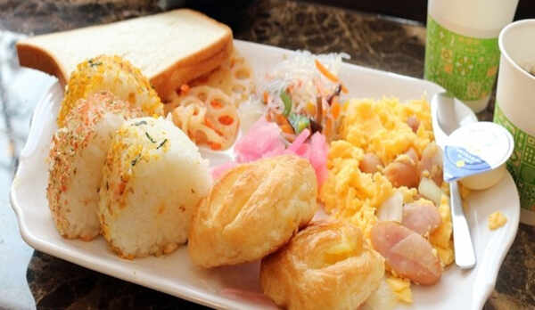 無料朝食サービス☆