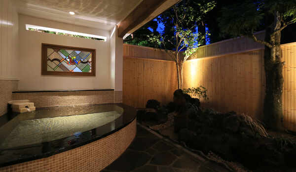 温泉露天付特別室７２番の露天風呂