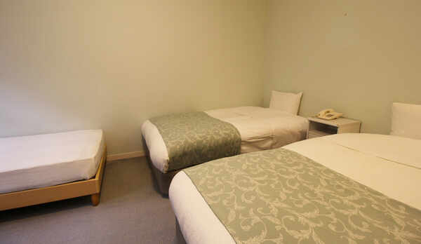 【203】スタンダード洋室はエキストラベッドを含め3名様までご利用いただけます