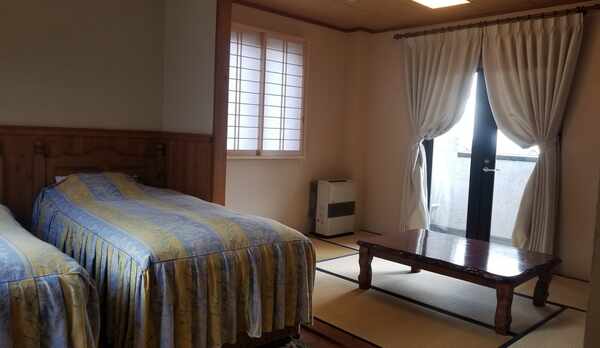 本館テラス付き和洋室