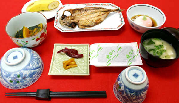 ・朝食(一例)／旅館ならではの定番和朝食