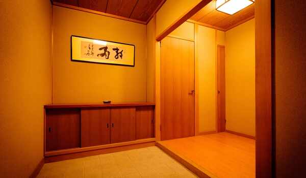  ◆庭付き特別室（8畳+6畳+次の間）◆総檜造り内風呂付◆禁煙