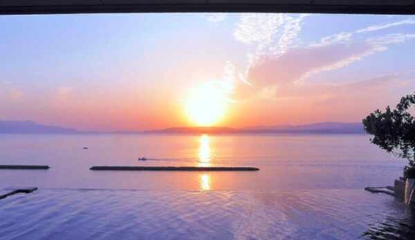 9階インフィニティ露天【天空野天風呂】からの朝日