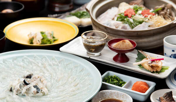 *【夕食一例：ふくフルコース】ふく刺し（大皿）、ふく唐揚げ、ふく雑炊など贅沢な会席です♪