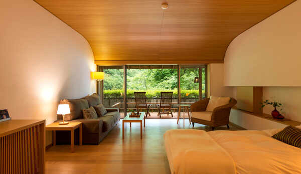 特別洋室【月見縁台付】43平米