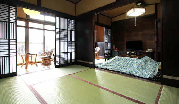 ■6畳2間／広々とした6畳2間の和室で羽を伸ばしてお寛ぎください。