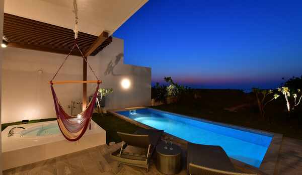 プール＆ジャグジー（ライトアップ）