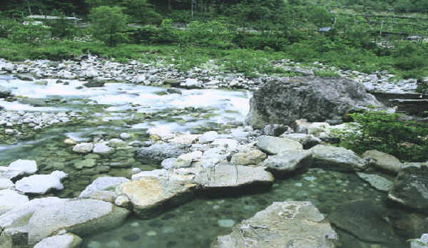 槍見の湯（新緑）