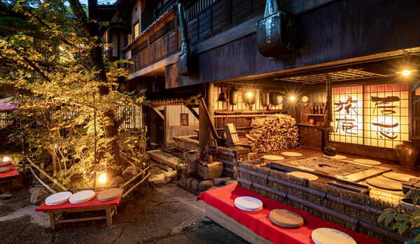 玄関前のイロリ