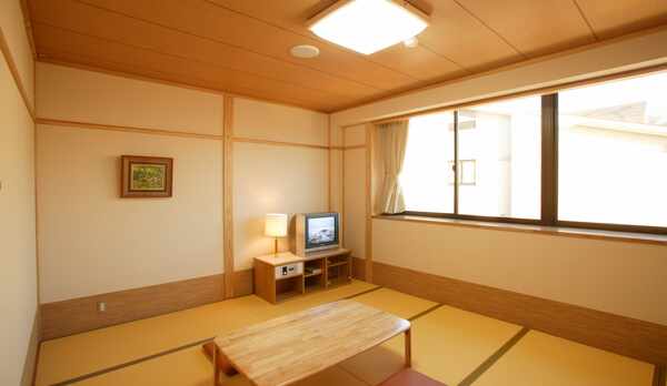 和室　バストイレ付