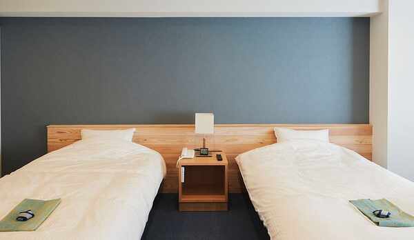 シンプルで落ち着いた雰囲気のツインルーム16室。
