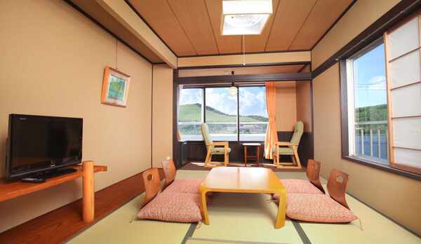 ・白樺湖ビュー見晴らしの良い部屋　バストイレ付【本館和室206.306】