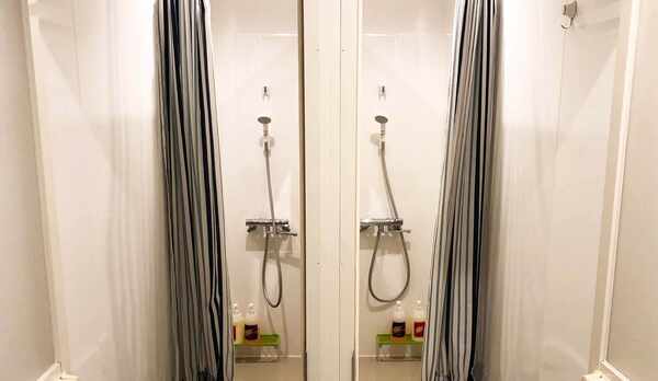 ・24時間利用可能なシャワールームです