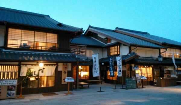 夜もおいしいお店開いてます☆　近所