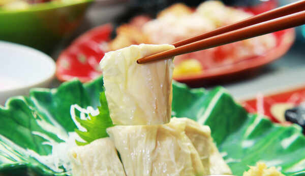 毎朝作りたての《生湯葉のお刺身》わさび醤油でどうぞ！