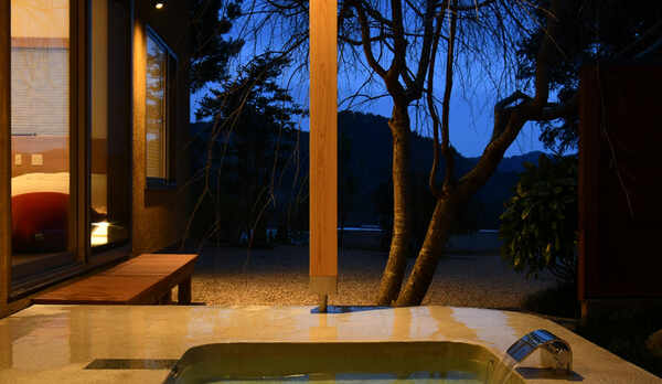 離れ露天風呂付き〜露天風呂付き〜