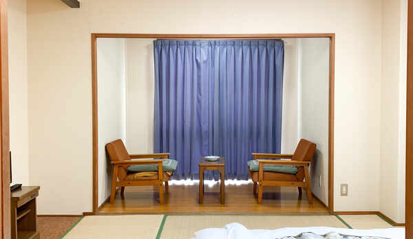 バストイレ付き和室８畳 ／遠影