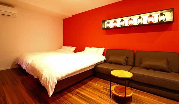 たまコテB棟◆赤を基調とした空間