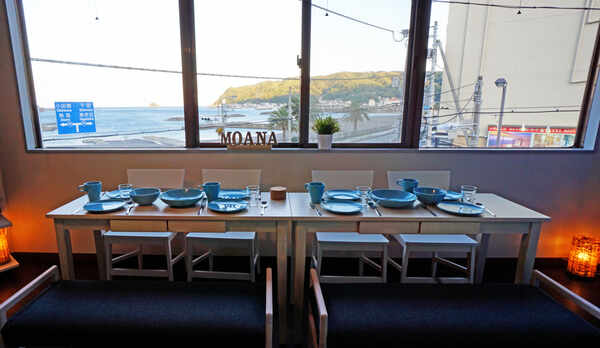 海を望むダイニング