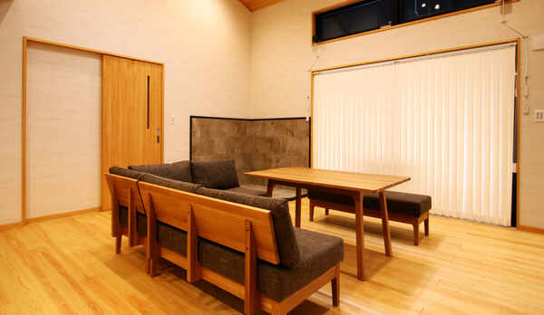 リビングダイニング◆高い天井となっているためさらに広く感じます*