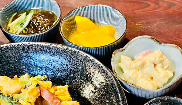 【ご夕食】小鉢各種　※季節により内容が異なります。