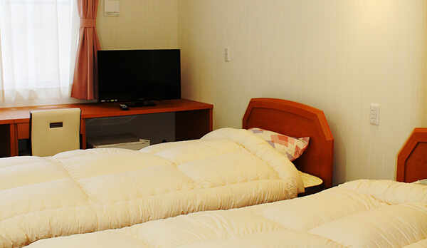 *【部屋／ツイン】お布団の上げ下げを気にせず、お休みいただきたい方にオススメのお部屋です。