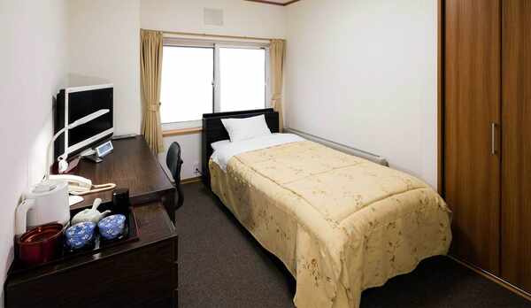 【シングル】ビジネスや一人旅にも最適なお部屋。無料Wi-Fiもございます。